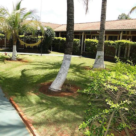 Hotel Pousada Vale Do Sol Em Pompeia Exterior photo
