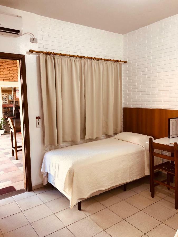 Hotel Pousada Vale Do Sol Em Pompeia Exterior photo